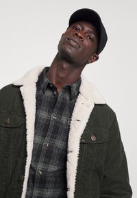 Pier One Camisa - olive