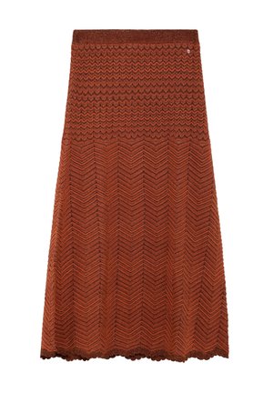 Falda de punto color óxido con patrones de chevron y zigzag y dobladillo festoneado sobre fondo blanco.