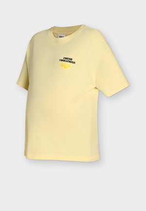 Hellgelbes T-Shirt mit kurzen Ärmeln mit dem Schriftzug "FRESH VIBRATIONS" und einer Grafik einer Zitronenscheibe auf der linken Brust.