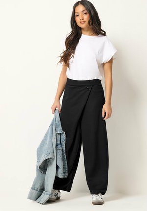 Pixie Girl, PETITE WIDE LEG TROUSERS - Pantalon classique - black
