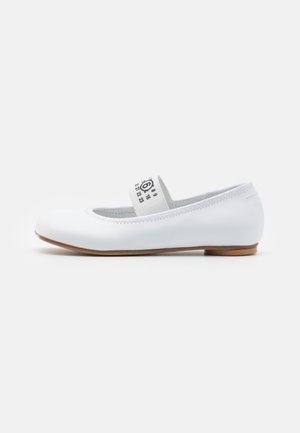 MM6 Maison Margiela Ballerine con cinturino - white/black