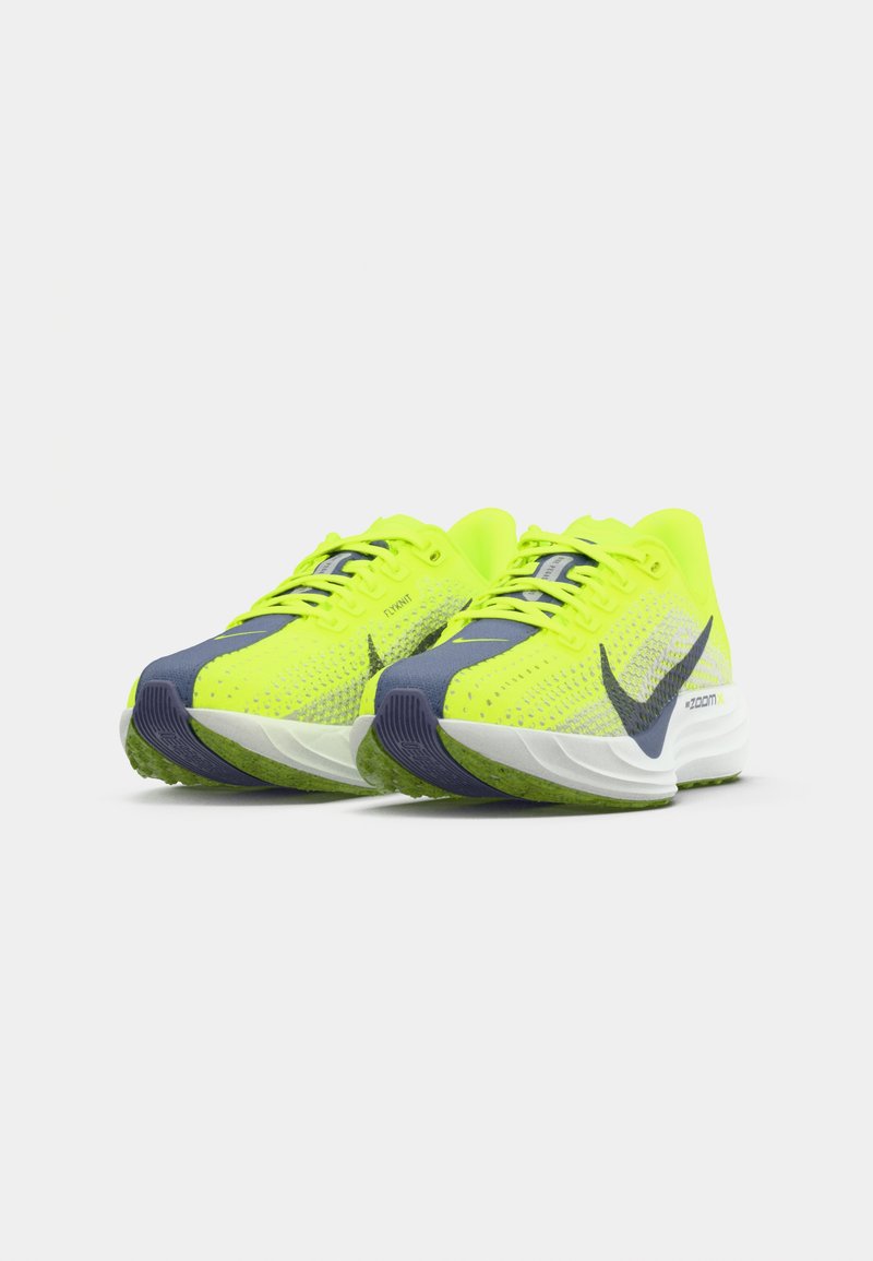 Nike Performance PEGASUS PLUS - Silniční běžecké boty - volt/world indigo/platinum tint/white