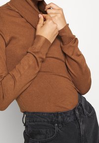 Even&Odd Sweter