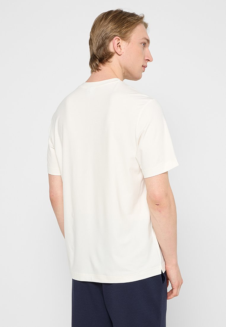 Kurze Ärmel Crew-Neck T-Shirt aus off-white Stoff, mit einer einfachen, glatten Textur und einem lockeren Schnitt. Die Rückansicht zeigt keine Grafiken.