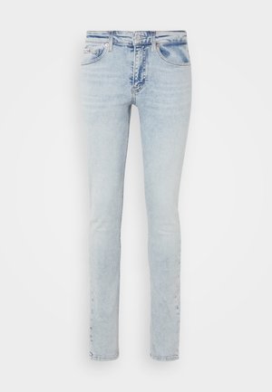 Lyseblå denimjeans med slim fit, der har et klassisk fem-lomme design og let falmede ben. Traditionel knaplukning.