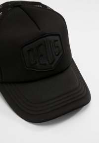 Deus Ex Machina BAYLANDS  - Cappellino - black