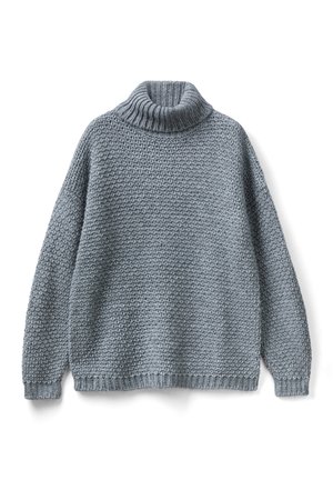 Pull à col roulé en maille épaisse gris clair avec manches longues et poignets et ourlet côtelés, présenté sur fond blanc.