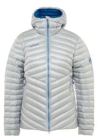 Veste matelassée gris clair avec capuche, fermeture éclair frontale, poches latérales zippées, doublure bleue et logo Mammut sur la poitrine et la manche.