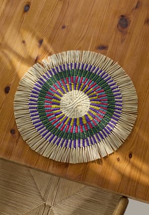 ROUND PLACEMAT - Place mat - blue/green/black/red/light blue/natural
