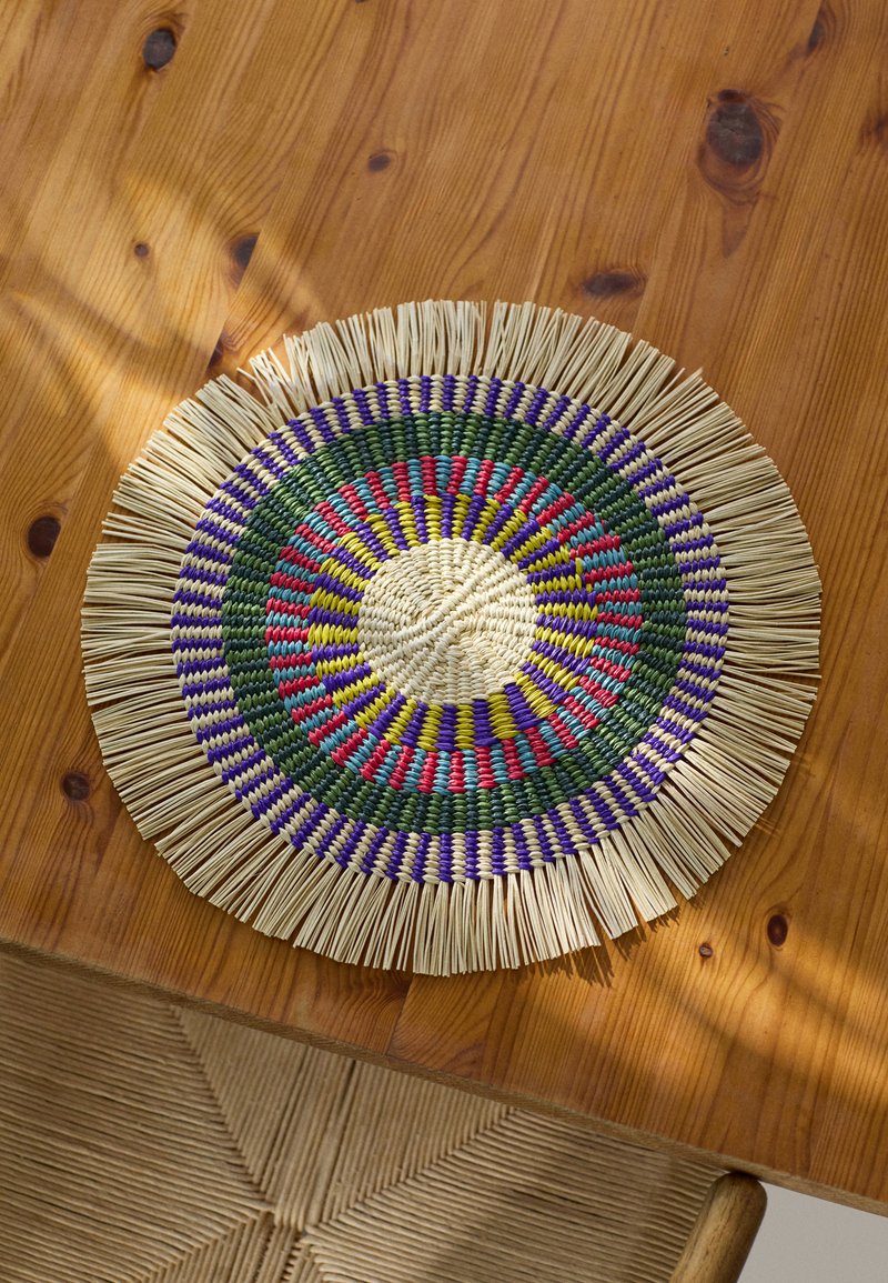 Sensi Studio - ROUND PLACEMAT - Place mat - blue/green/black/red/light blue/natural, Enlarge