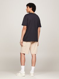 Tommy Jeans STREET FLAG TEE UNISEX - Triko s potiskem - black