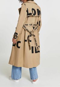 River Island Trenchcoat - beige