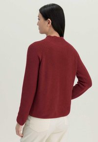 hessnatur Strickpullover - dunkelrot
