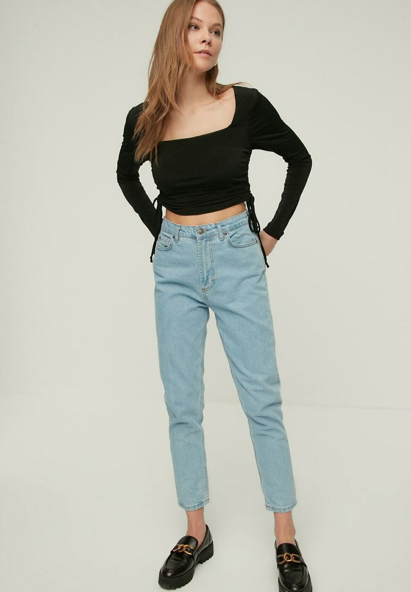 Trendyol Longsleeve zwart