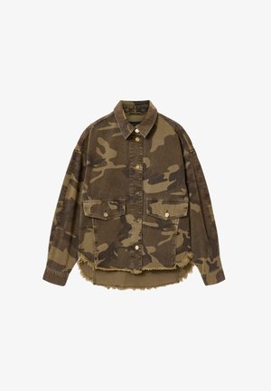 Brun og grøn camouflagejakke med knapper foran, to lommer med klap og frynset kant.