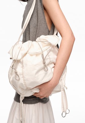 BIMBA Y LOLA, BIMBA Y LOLA BOLSO PÉTALO GRANDE TEJIDO BLANCO - Handbag - blanco