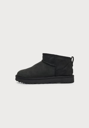 UGG Χειμερινές μπότες - black