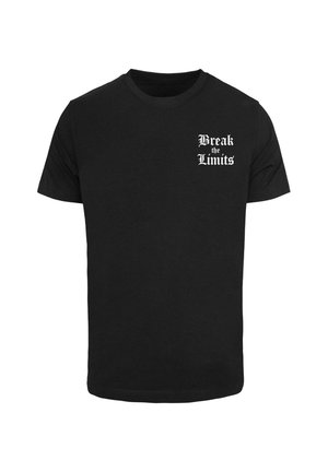 Čierne bavlnené tričko s bielym textom, ktorý znie "Prekonaj limity" na ľavej strane hrudníka. Klasický strih s okrúhlym výstrihom.