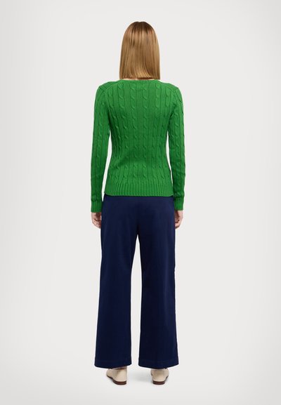 Polo Ralph Lauren CABLE KNIT COTTON V NECK SWEATER - Džemper - fiji green