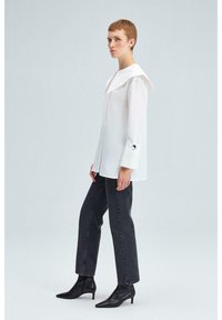 Touché Privé WIDE NECK POPLIN   - Skjortebluser - ecru