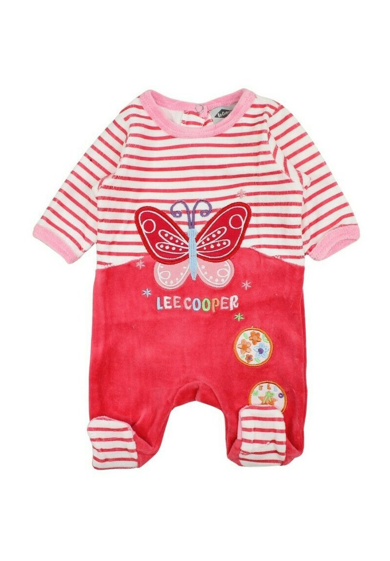 Jumper en velours rouge avec des rayures roses et blanches, présentant un motif de papillon et le texte "LEE COOPER", agrémenté de patchs colorés.