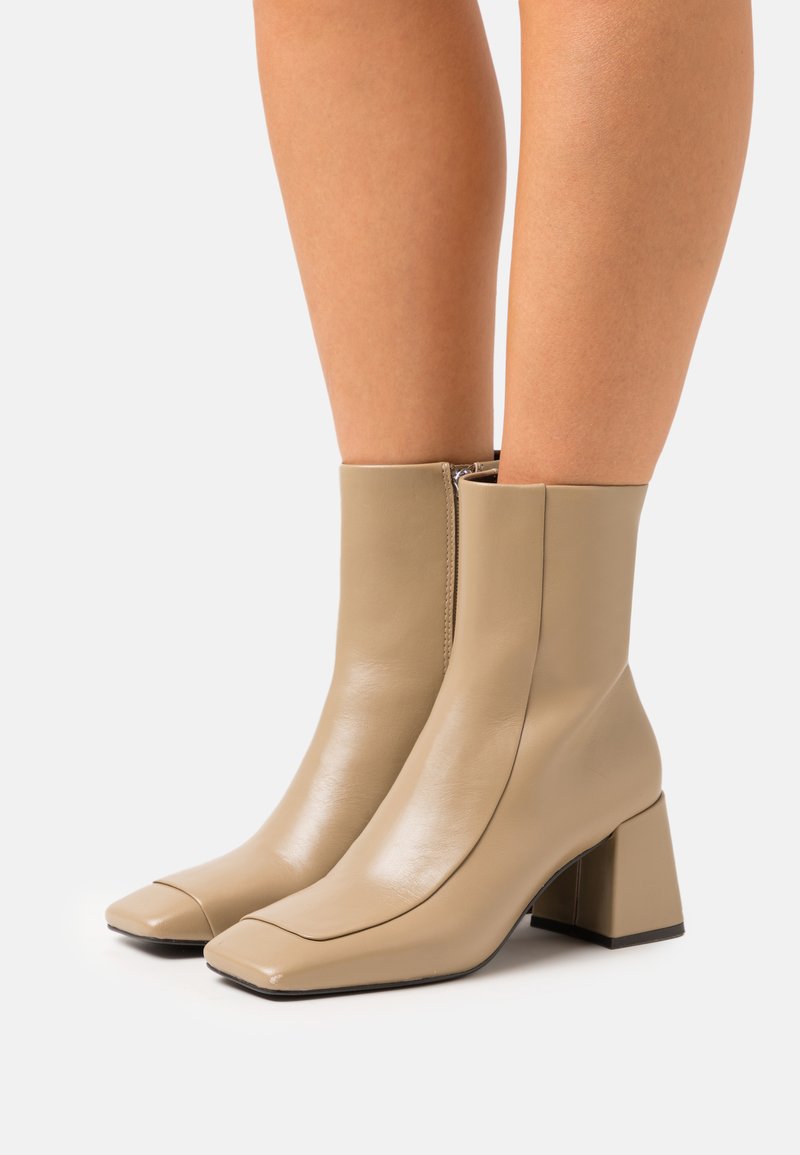 boots paolina minelli