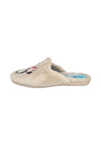 Zapatilla abierta de peluche beige con un diseño floral bordado en rojo, negro y blanco en la parte superior, y una plantilla acolchada de color azul claro.