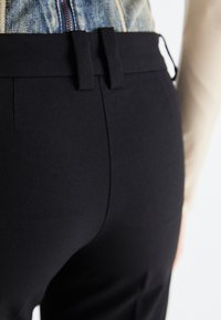 Weekday KEEL LOW SUITING - Kalhoty - black