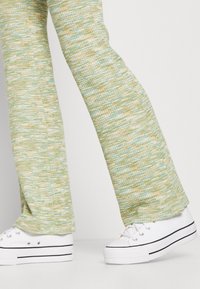 Even&Odd Tygbyxor - mottled green