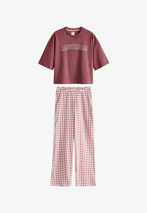 Trumpomis rankovėmis bordo spalvos medvilniniai marškinėliai su užrašu „AMSTERDAM“. Derinami su lengvomis, plačiomis raudono ir balto ginghamo rašto kelnėmis.