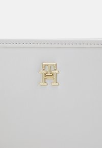 Tommy Hilfiger MONOTYPE CROSSOVER - Cross body bag - ecru