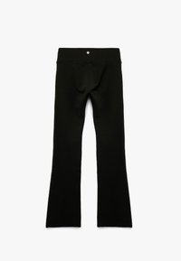 Sorte flared leggings lavet af strækbart stof med en glat tekstur. Har en bred talje og et lille logo på bagsiden.