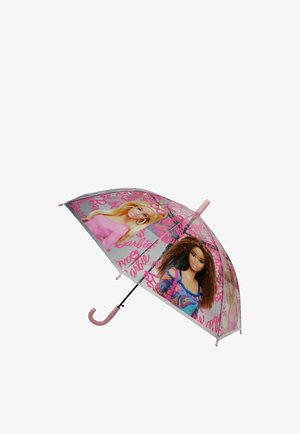 Parapluie transparent avec poignée rose présentant des images de poupées Barbie diverses et des motifs de texte Barbie roses.