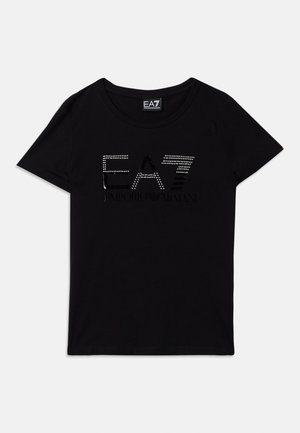 Zwarte katoenen T-shirt met korte mouwen, voorzien van het "EA7"-logo in rhinestones en de tekst "EMPORIO ARMANI" in een contrasterend ontwerp.