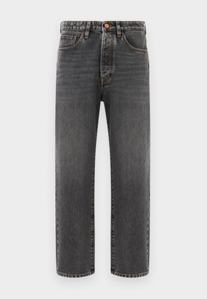 Jeans de mezclilla de color gris oscuro, con un diseño de pierna recta, cinco bolsillos y acentos de costura visibles. Cierre de botón en la cintura.