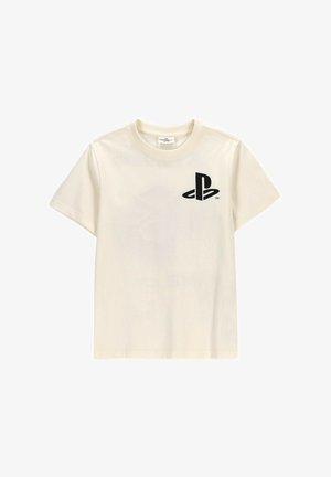Ecru koszulka z krótkim rękawem z czarnym logo PlayStation na górnej lewej stronie klatki piersiowej, okrągłym dekoltem i prostym wzorem.