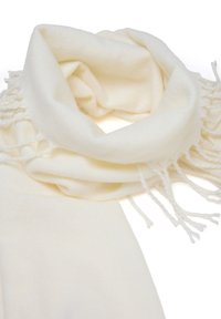 Sciarpa bianca realizzata in tessuto morbido, con una superficie liscia e bordi sfrangiati. Il design è semplice e privo di decorazioni.