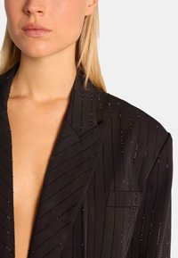 Alma en Pena Cappotto corto - black