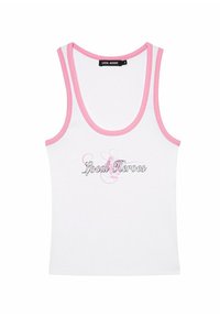 Biały top na ramiączkach z różowymi wykończeniami. Na przodzie znajduje się napis "Local Heroes" w srebrnym kroju pisma. Ma ryfrową teksturę.