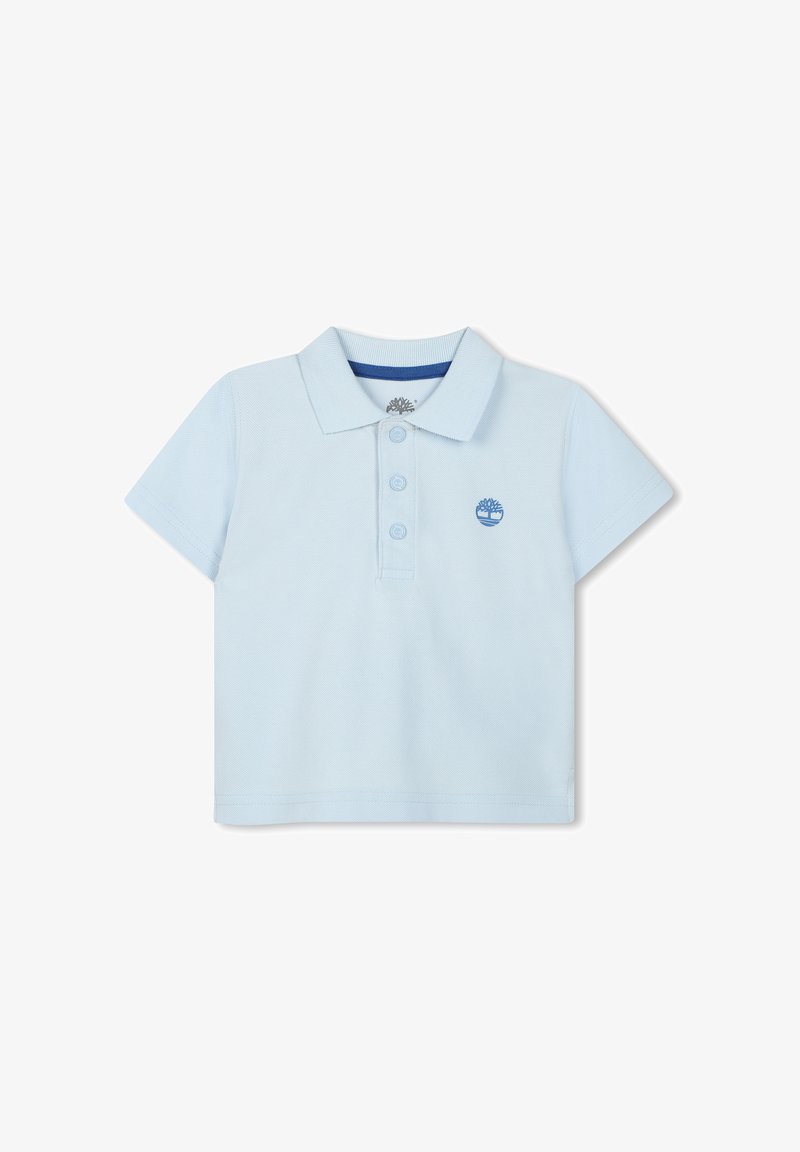 Lichtblauwe polo met korte mouwen, drie knopen en een klein blauw logo op de linkerborst. Gemaakt van een gestructureerd katoen materiaal.