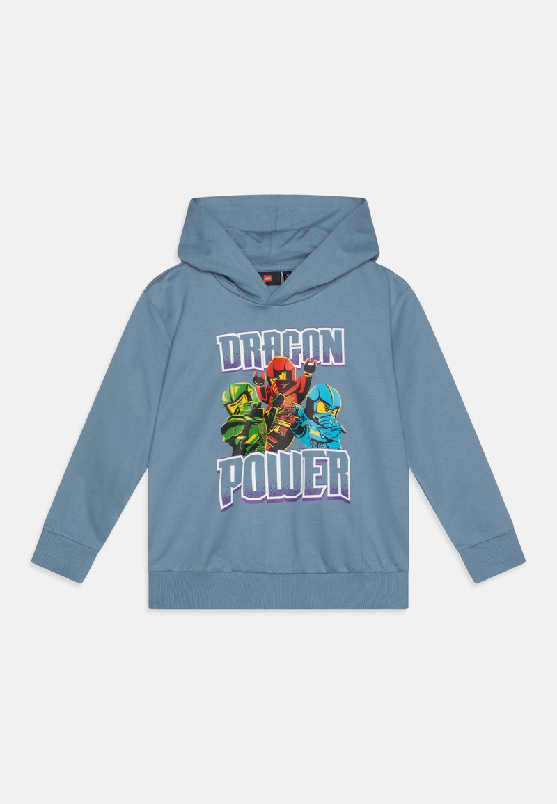 Zila kapucīne, kas izgatavota no kokvilnas, ar priekšējo grafiku, kurā attēloti trīs tēli un teksts "DRAGON POWER" treknrakstā.