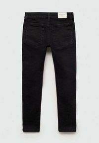 Črne jeans hlače, oprijet kroj, ravne noge, pet žepov, z gladko teksturo in minimalističnimi šivi.