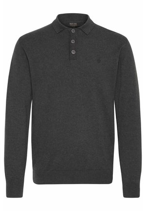 Polo shirt à manches longues gris foncé en coton avec un plastron à trois boutons, des poignets côtelés et un petit logo sur la poitrine. Texture douce.