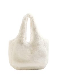 Bijela umjetna krzna torba s mekom teksturom, zaobljenim oblikom i integriranim ručkama za nošenje.
