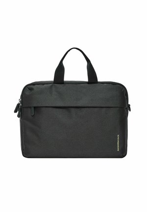 Sac à ordinateur portable noir texturé avec deux poignées supérieures, fermeture zippée et un branding subtil. Forme rectangulaire avec un matériau lisse et durable.