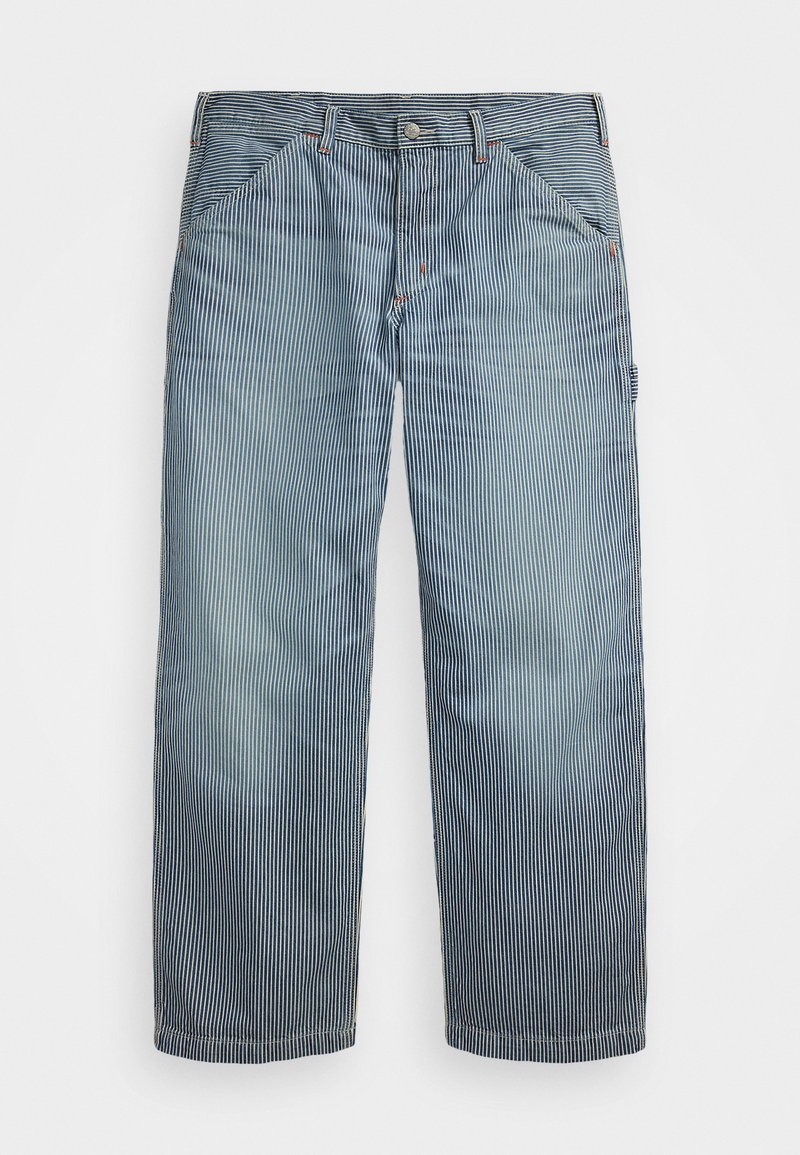 Šviesiai mėlynos dryžuotos kelnės su laisvu siluetu. Yra priekinės kišenės, mygtukų užsegimas ir lygus medvilnės panašus audinys.