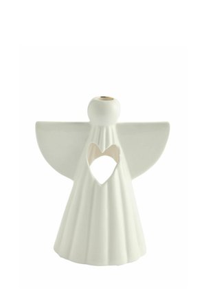 Statuina di angelo in ceramica bianca con ali distese e un intaglio a forma di cuore al centro del suo abito fluente.