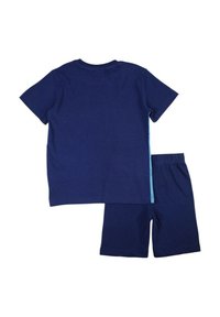 Ensemble t-shirt à manches courtes et short en coton bleu marine, avec un design uni et une bande latérale bleue contrastante sur le t-shirt.