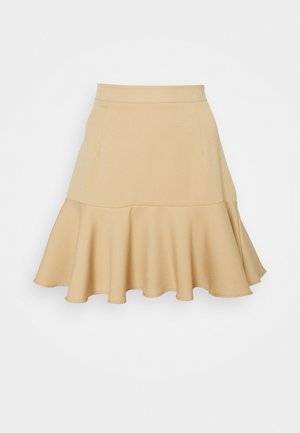 Beżowa rozkloszowana spódnica wykonana z miękkiego materiału, z wysokim pasem i falistym dołem z subtelnymi detalami przeszyć.