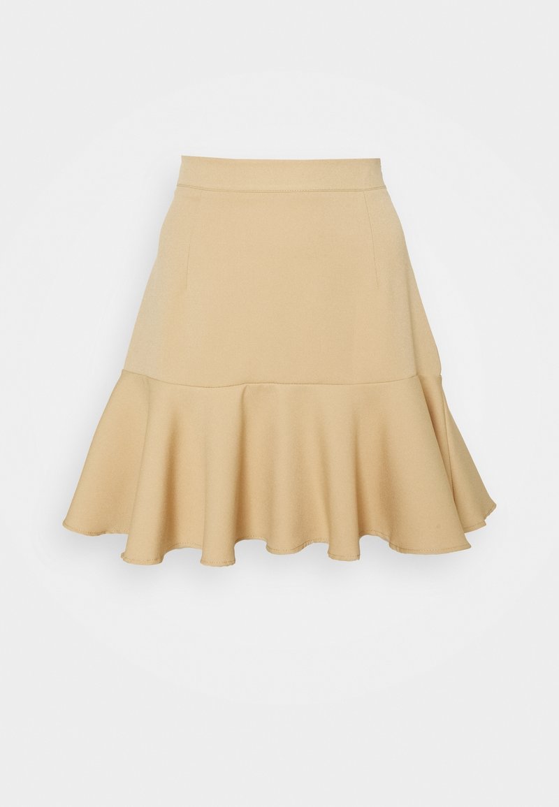 Jupe évasée beige en tissu doux, dotée d'une taille haute et d'un ourlet ondulé avec des détails de couture subtils.